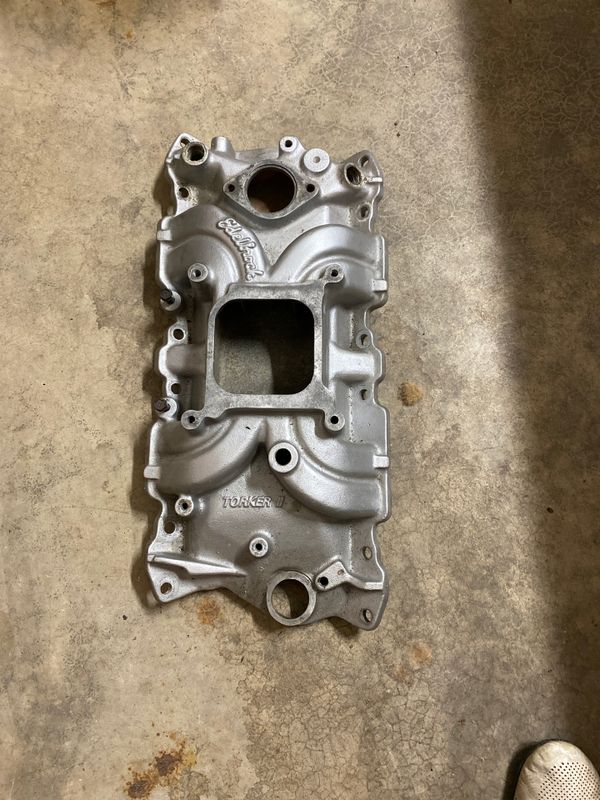 Edelbrock torker 2 sbc intake for Sale in Bolingbrook, IL OfferUp