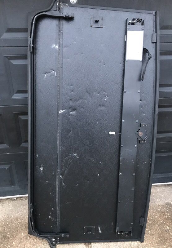 ur Pick Preowned Hummer H2 SUT OEM Hard Tonneau Cover GM 12499433 for