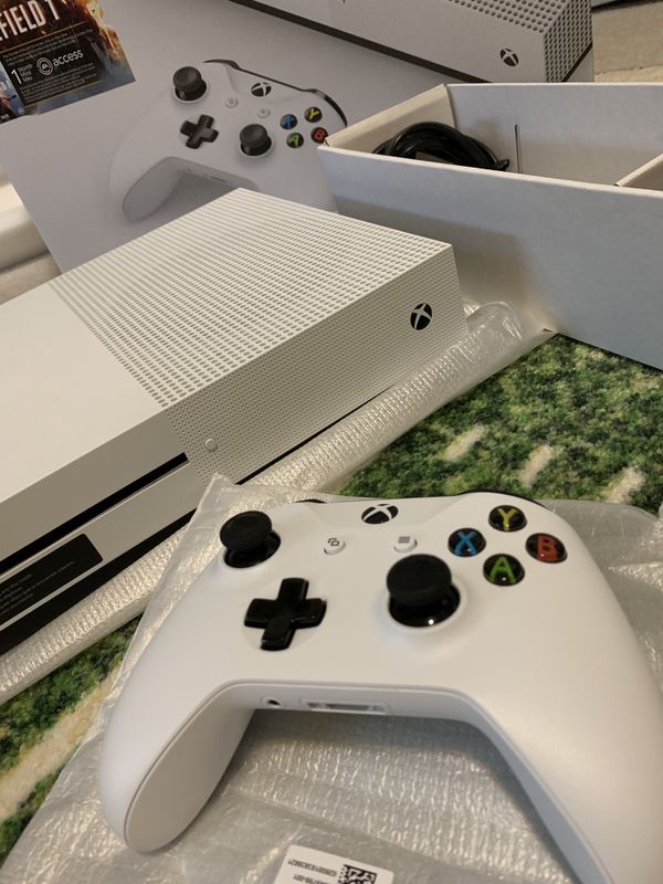 Xbox one s (MINT CONDITION) 300 worth of games installed for Sale in