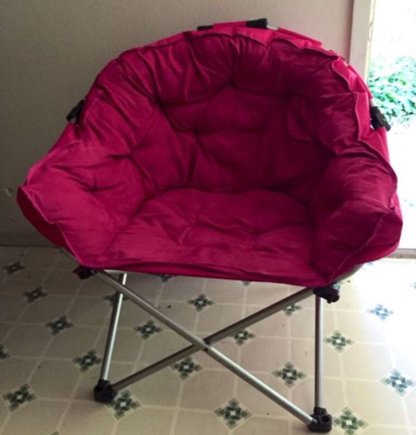 Comfy Fold up Chair! for Sale in Federal Way, WA - OfferUp