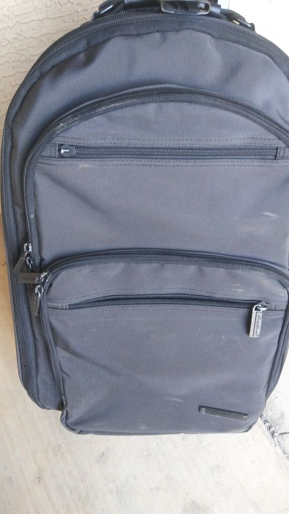eddie bauer 22 inch carry on wheeled luggage for Sale in Glendale, AZ