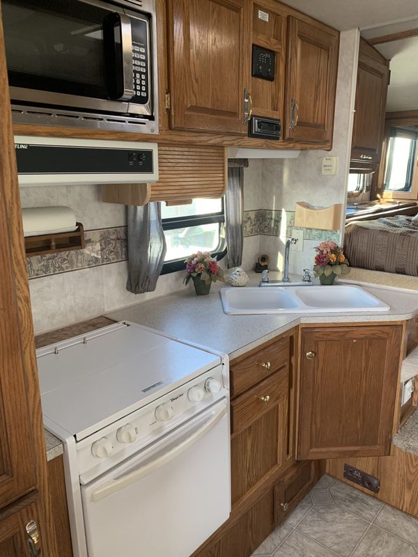 2004 Arctic Fox 990 truck camper for Sale in Sacramento, CA - OfferUp