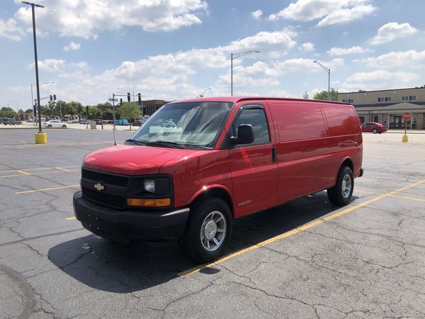 03’ Chevy Express 2500 Extended w/6.0 liter for Sale in Chicago, IL