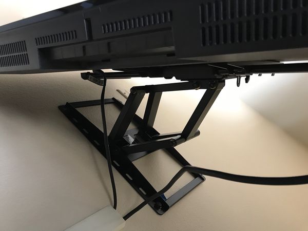 Samsung TV with Mount for Sale in Irvine, CA - OfferUp
