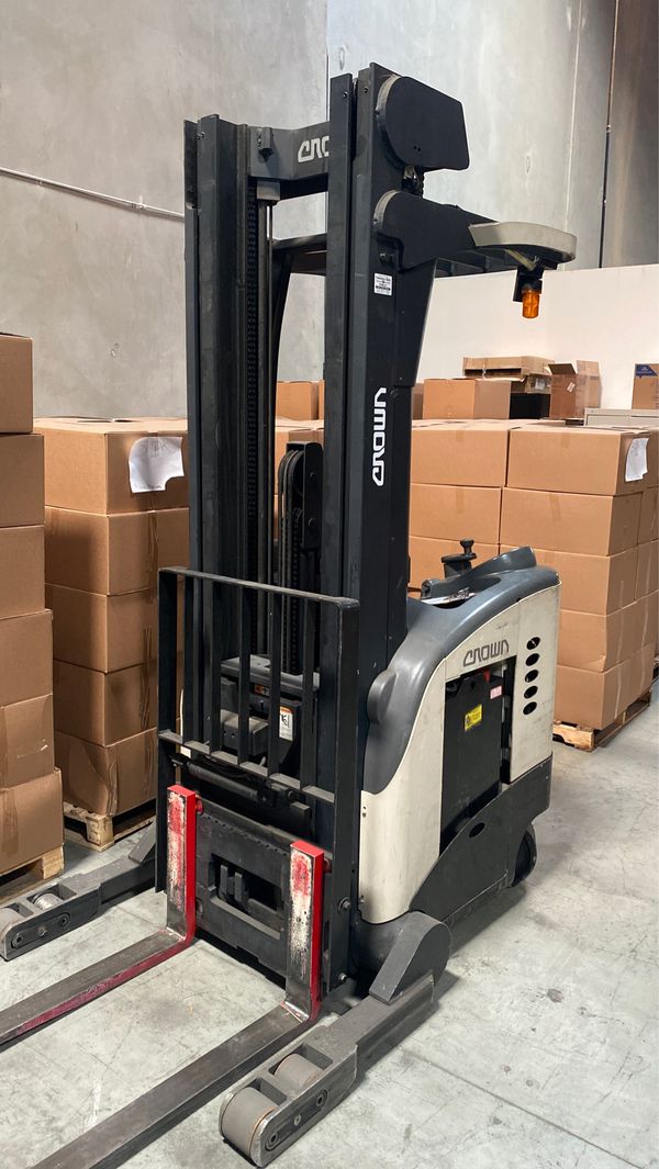 Crown stand up reach forklift 240 height for Sale in Gardena, CA OfferUp