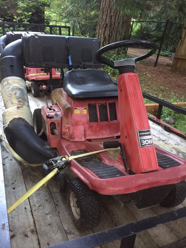 2 Honda 3011 & 3013 hydrostatic riding mowers for Sale in Woodinville