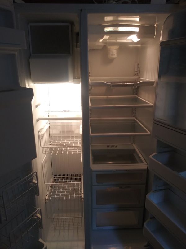 Maytag Plus Side by Side refrigerator for Sale in Grand Prairie, TX