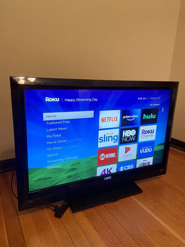 32” Vizio with Roku Device for Sale in Chicago, IL - OfferUp