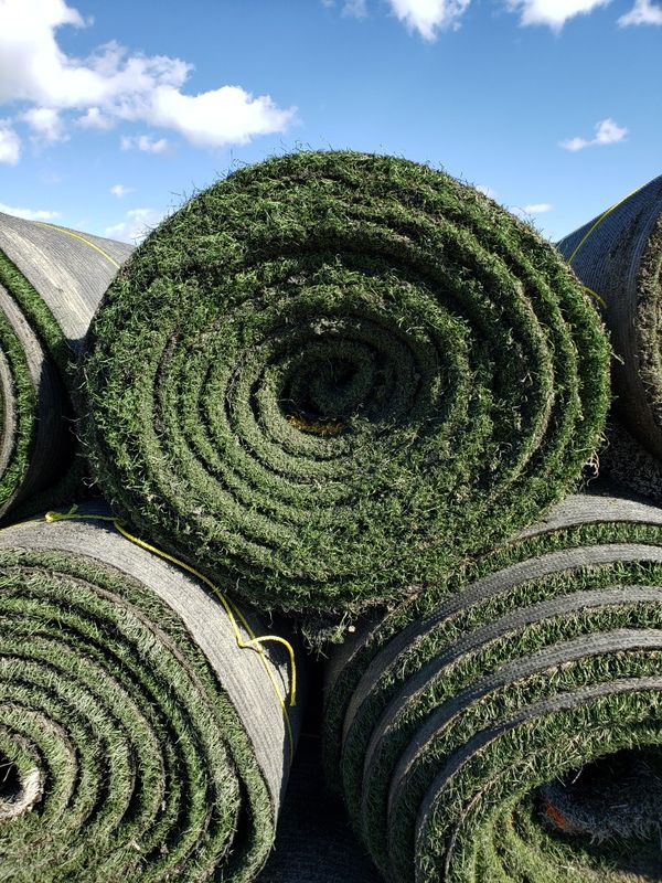 we-let-you-pick-your-roll-used-artificial-grass-recycled-synthetic