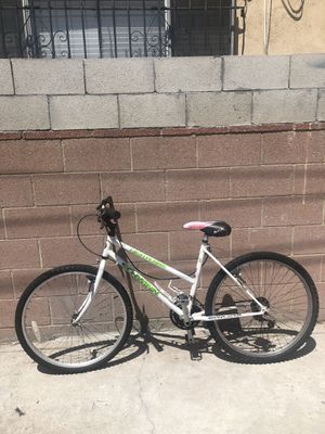 Mountain bike for Sale in Los Angeles, CA
