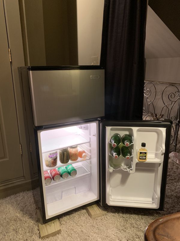 Vissani Refrigerator/Freezer. Wonderful appliance. 43 inches tall 19