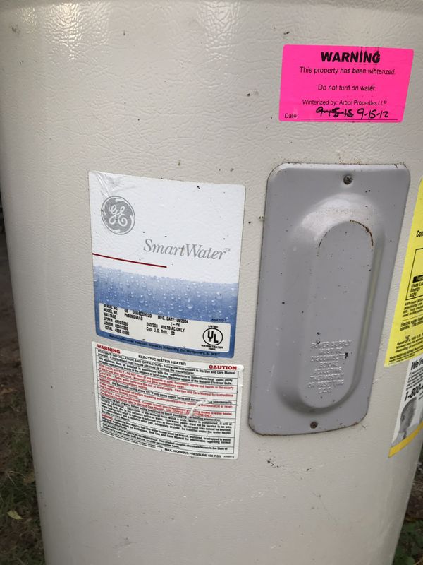 Used GE smart water 50 gal electric water heater for Sale in Bowie, MD