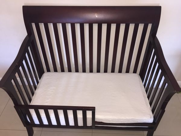 Bonavita Metro Lifestyle 4 In 1 Convertible Crib Includes