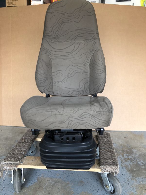 Truck Seat with back cycler Volvo VNL semi for Sale in Algonquin, IL