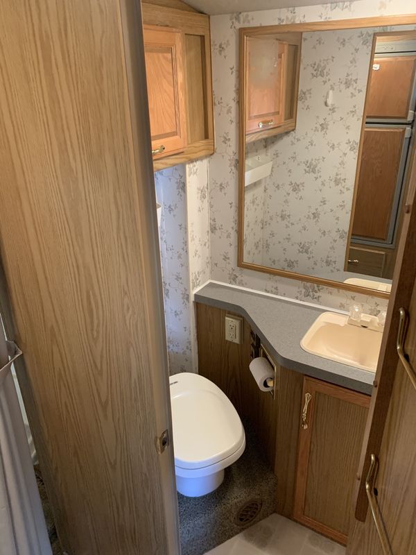 1999 Jamboree Class C RV 26 FT. Twin Beds Model for Sale in Riverside