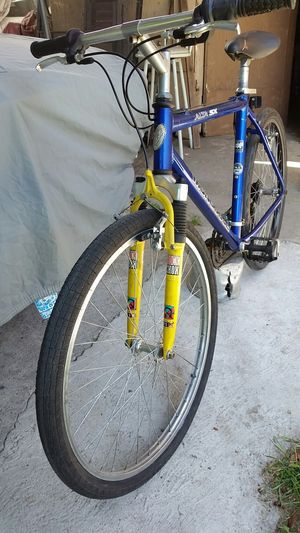 MONGOOSE ALTA SX ALUMINUM MOUNTAIN BIKE for Sale in Arcadia, CA