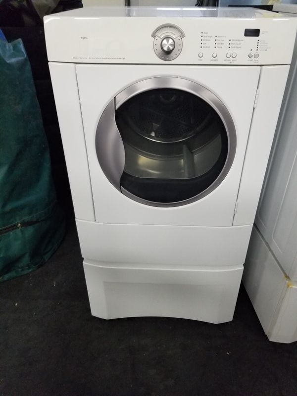Frigidaire stackable washer and dryer set with pedestals for Sale in
