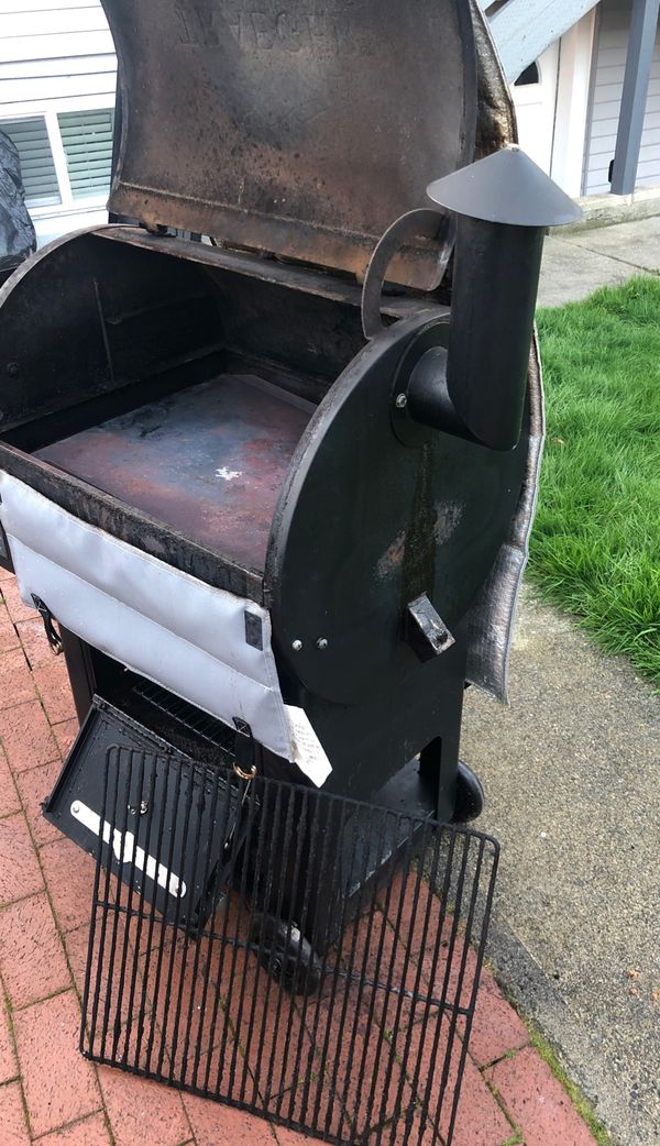 Traeger Century 22 w/ warmer for Sale in Spanaway, WA - OfferUp