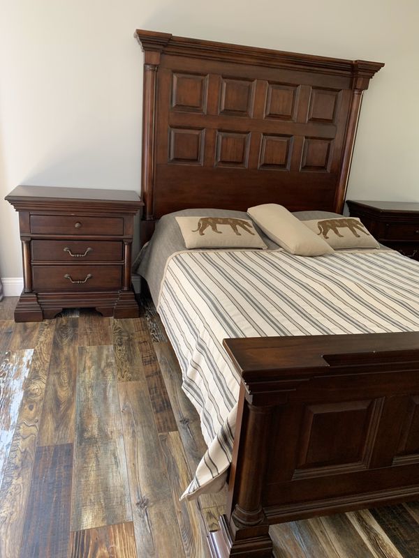 Cindy Crawford Home Queen Bedroom Set for sale for Sale in ...