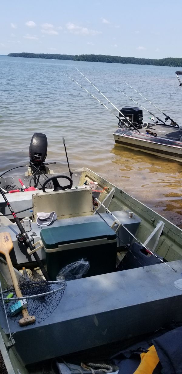 14 foot center console John Boat for Sale in Lexington, SC - OfferUp