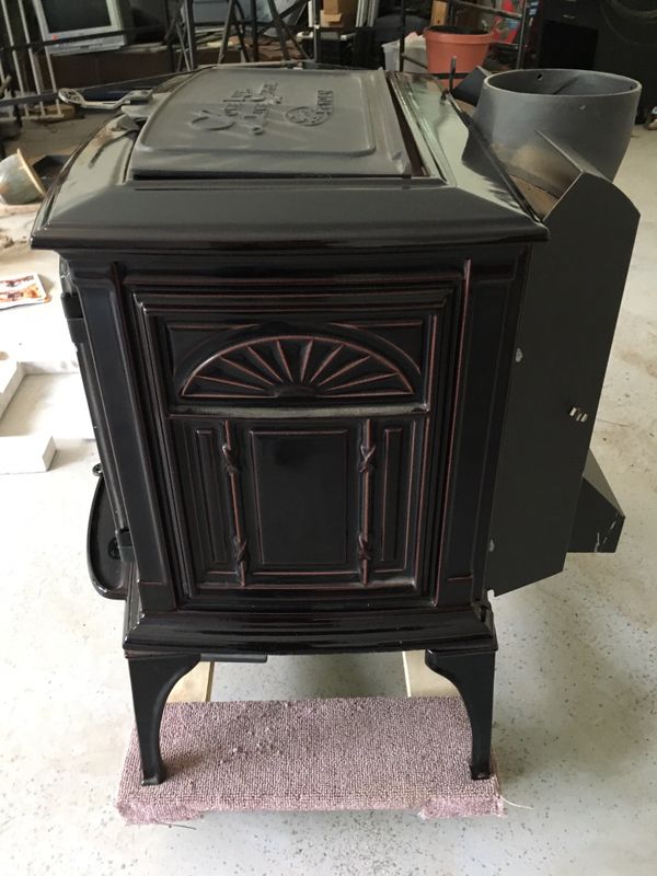 Lopi Leyden Porcelain Enamel Wood Stove for Sale in Gig Harbor, WA