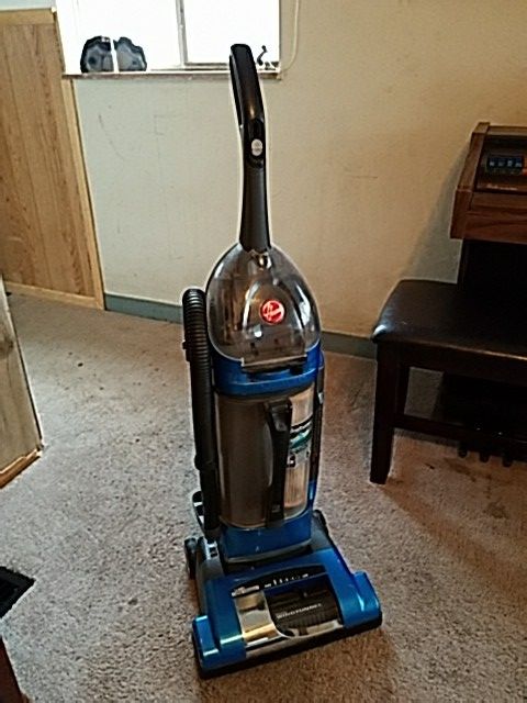 Hoover WindTunnel dual chamber HEPA vacuum cleaner for Sale in Columbus ...