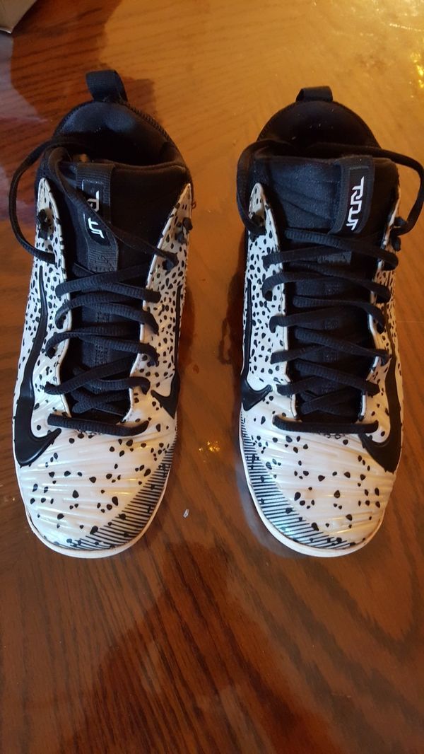 baseball cleats store