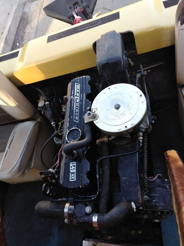 Ski boat 17ft 4cly inboard marine engine for Sale in Reno, NV - OfferUp