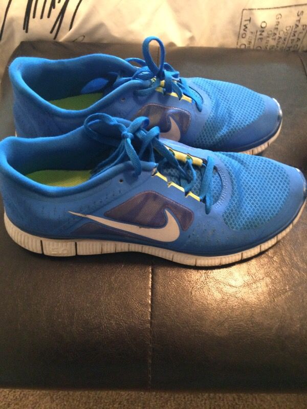 Nike Running shoes size 10 1/2 for Sale in Lake Bluff, IL - OfferUp
