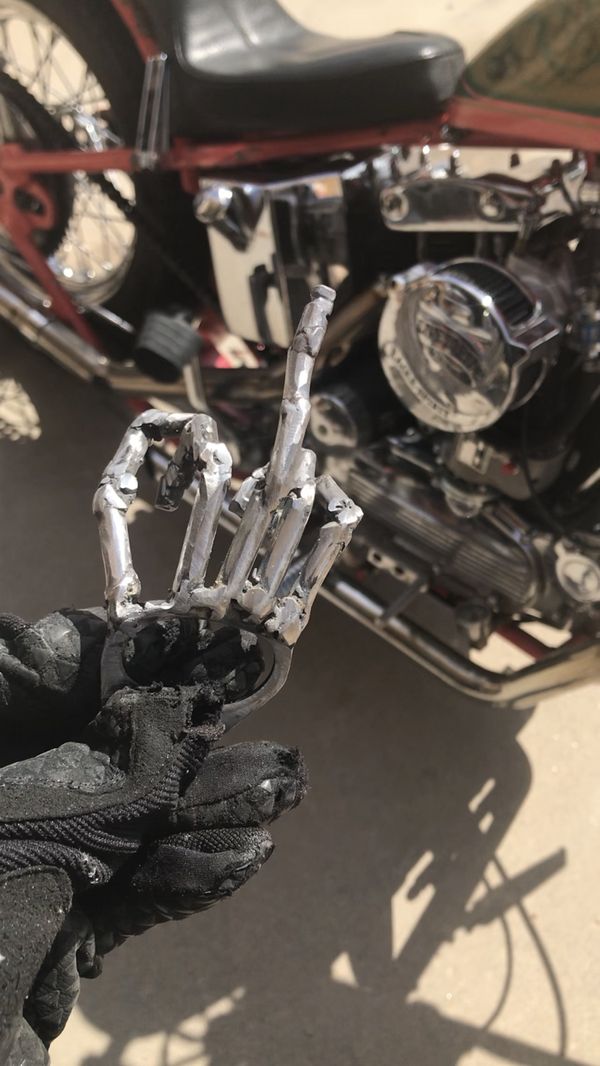 F U skeleton middle finger kickstand for Sale in El Paso, TX OfferUp