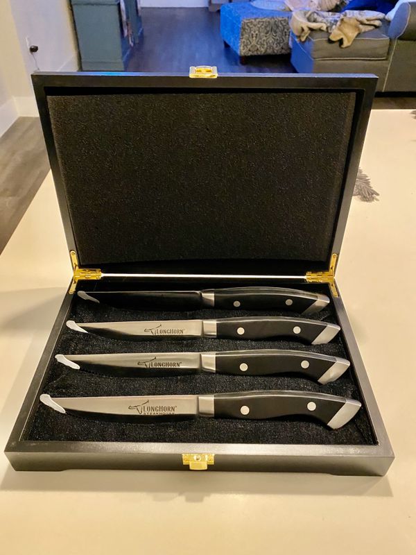 LONGHORN STEAKHOUSE LIMITED EDITION SET OF 4 BRANDED STEAK KNIVES IN