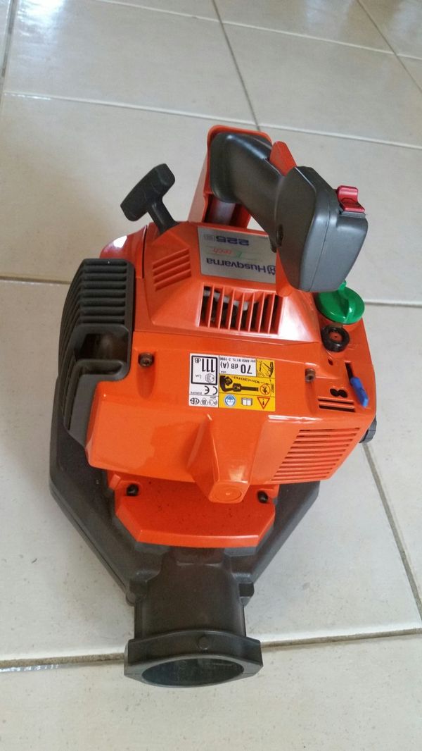 Husqvarna 225B Gas Powered Leaf Blower 27cc Etech STARTS QUICK for