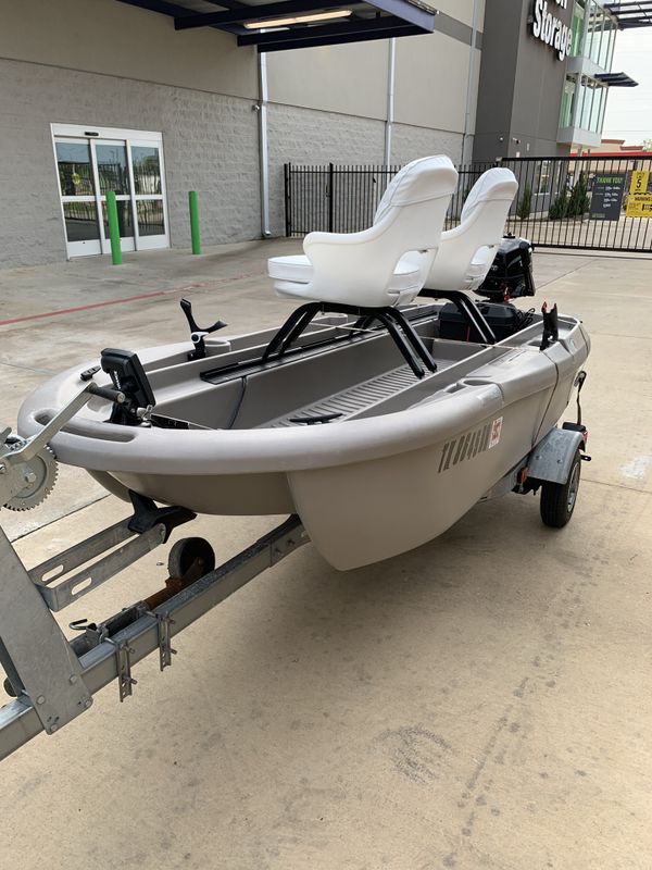 Twin Troller X10 Boat w/ New 2.5 HP Tohatsu Outboard for