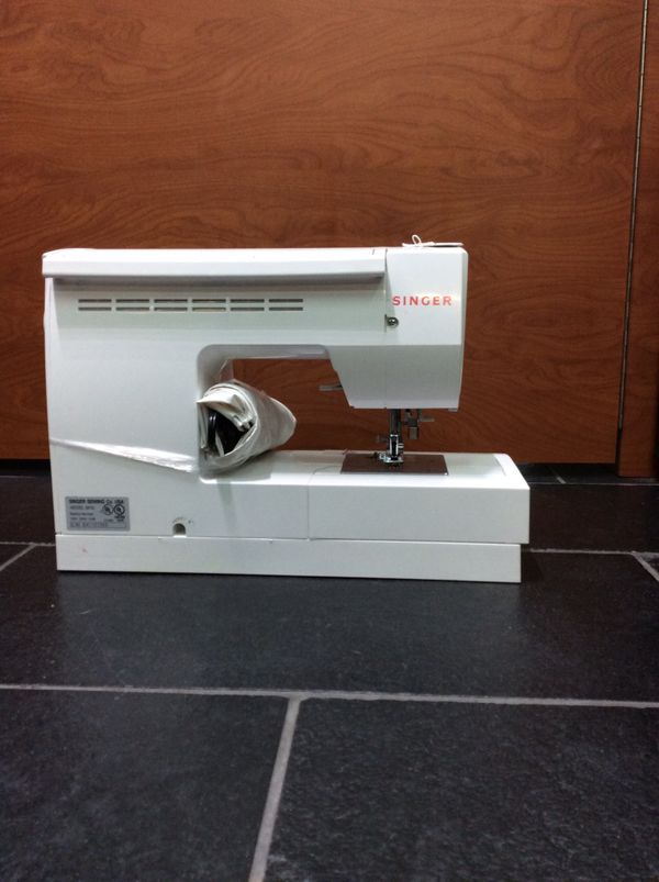 Singer Quantum 9910 Sewing Machine (No Pedal) for Sale in Boca Raton