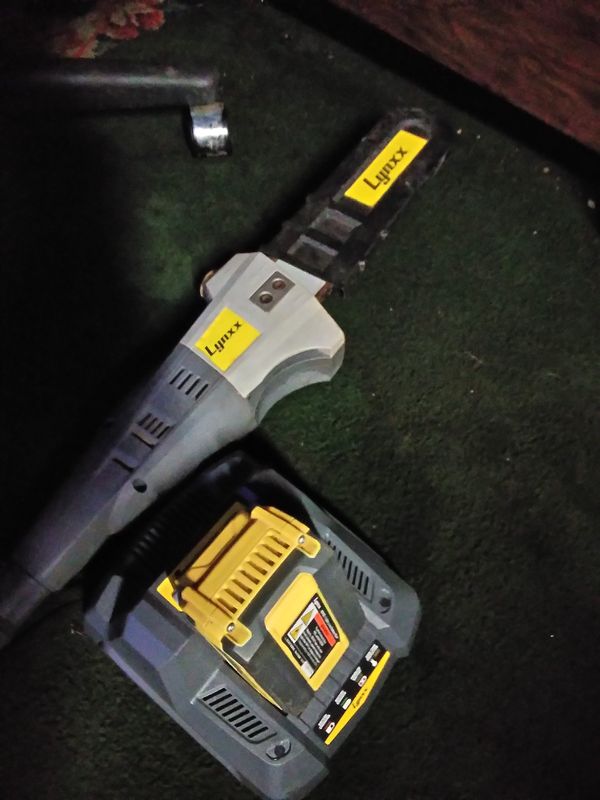 Lynxx cordless pole saw for Sale in Visalia, CA - OfferUp