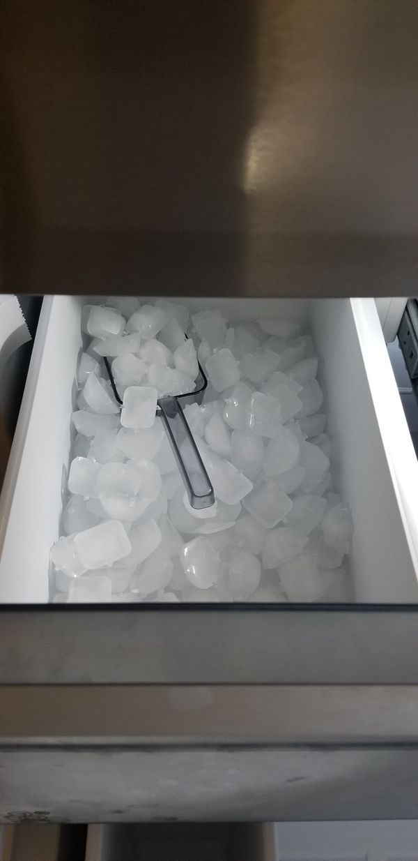 BLOMBERG depth refrigerator with water and ice maker dispenser