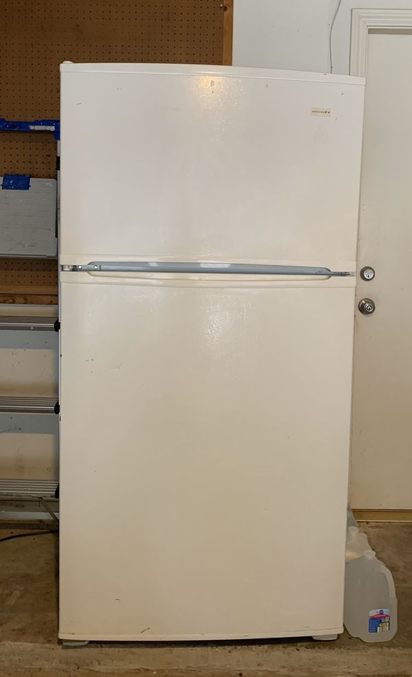 White Admiral Refrigerator FREE for Sale in Houston, TX OfferUp