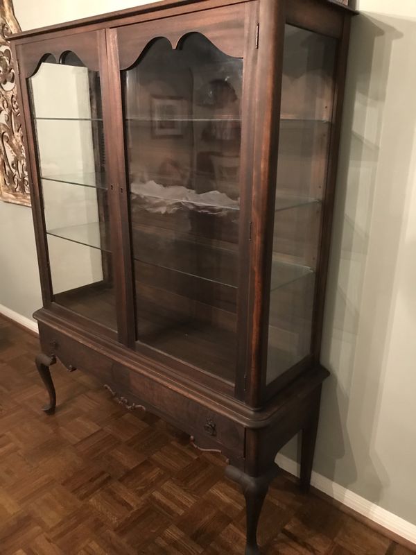 Antique China/Curio cabinet for Sale in Houston, TX - OfferUp