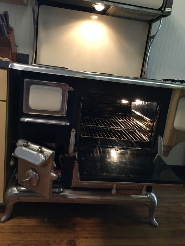 Elmira Stove Works Model 6000 Ivory. for Sale in Downers Grove, IL