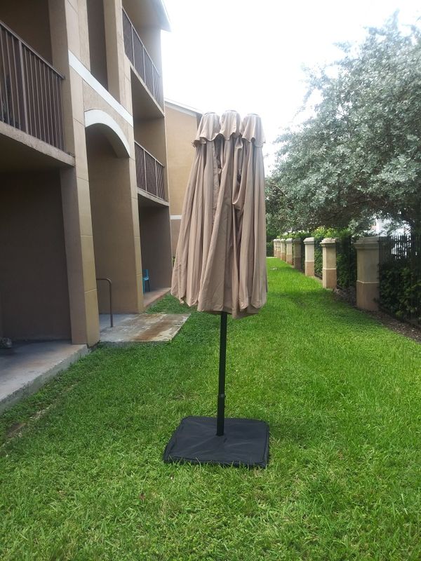 15ft Patio Umbrella with heavy duty base brand new in box ...