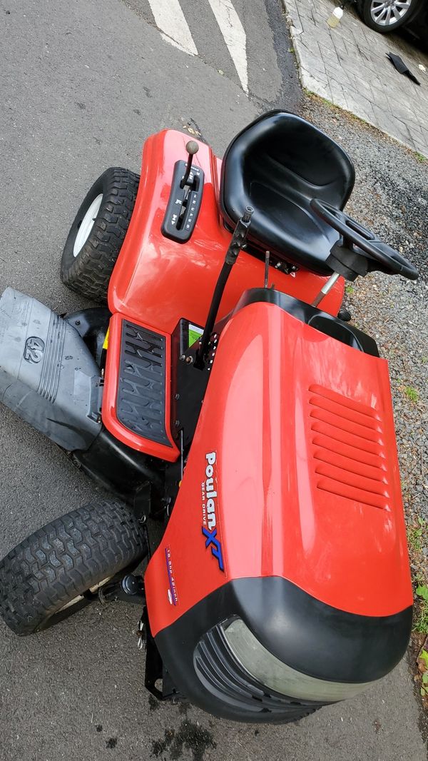 Poulan PXT16542 42" Riding Lawn Mower LIKE NEW for Sale in Trenton, NJ