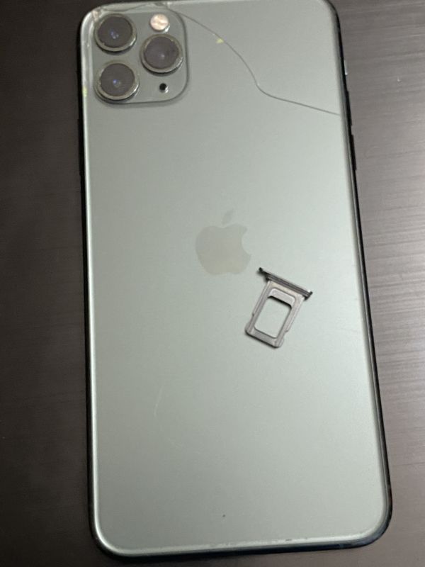Factory Unlocked iPhone 11 Pro Max 512gb Cracked & Stuck