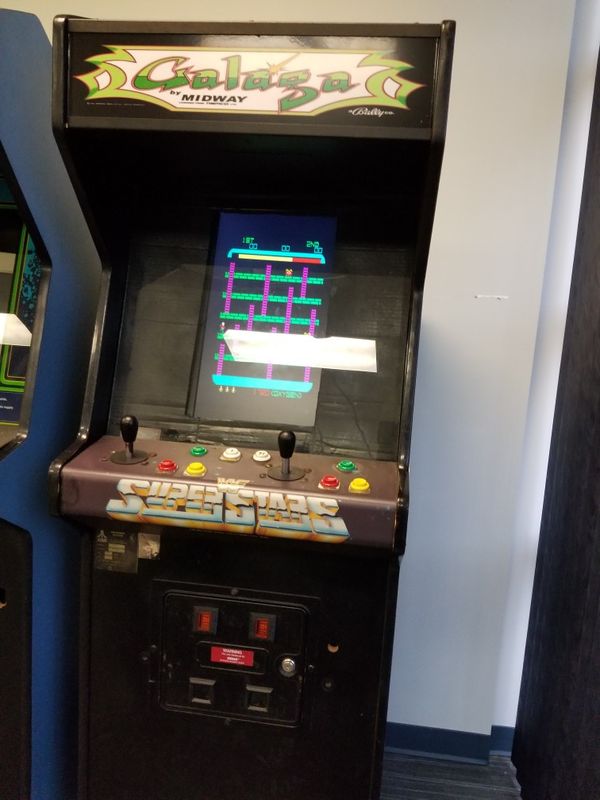 Stand up arcade game with 60 games great condition for Sale in