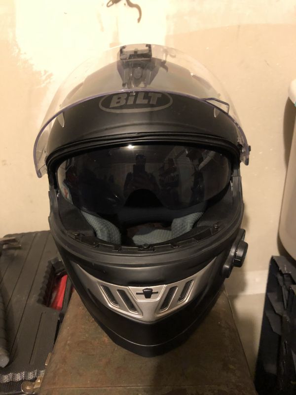 Bilt motorcycle helmet (w/Bluetooth) for Sale in Marysville, WA - OfferUp