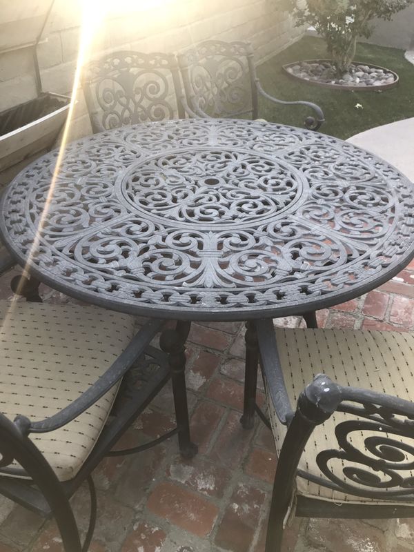 Cast iron patio table. for Sale in Valencia, CA - OfferUp