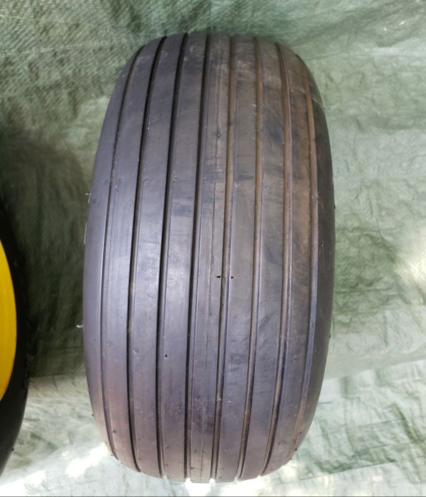 Pair of 13x6 50 6 reliance flat free ribbed lawnmower tires on jd