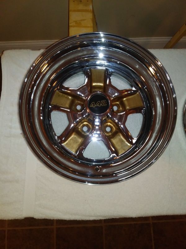 Oldsmobile 442 chrome wheels. 2 available, 15x8 for Sale in
