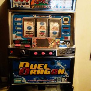Duel Dragon Slot Machine