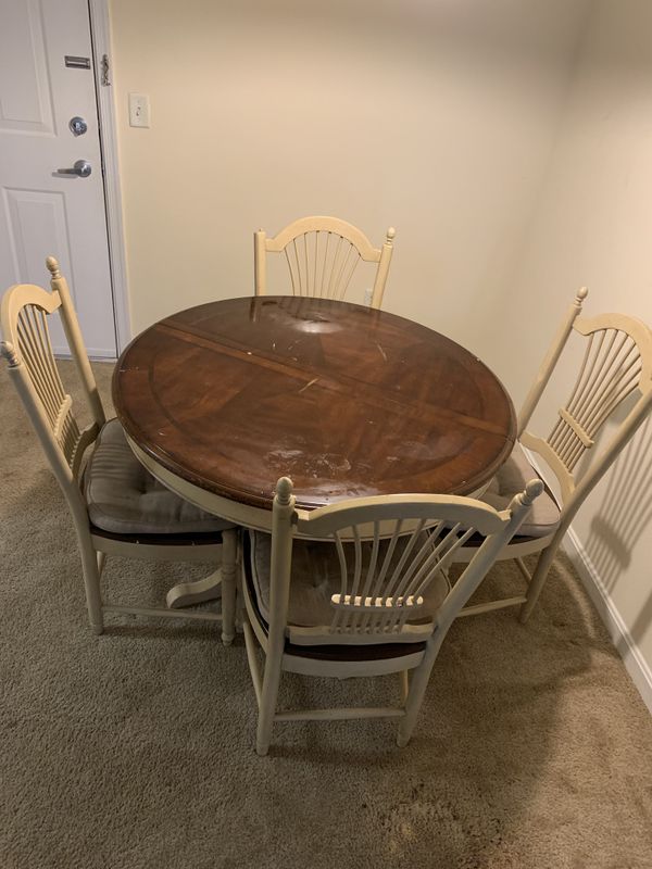 Round kitchen table with four chairs for Sale in Towson, MD - OfferUp