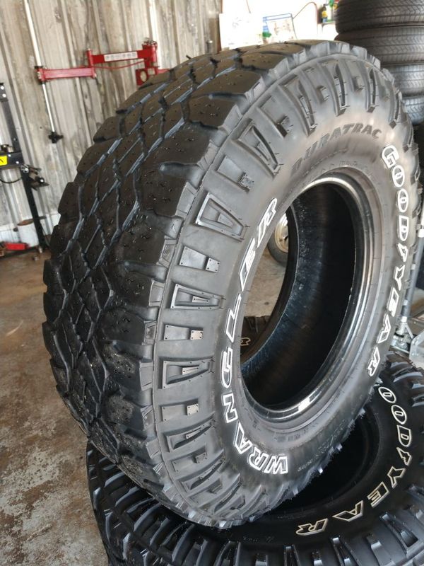 16 INCH TIRE LT 285/75R16 GOODYEAR WRANGLER DURATRAC for Sale in Denison, TX OfferUp